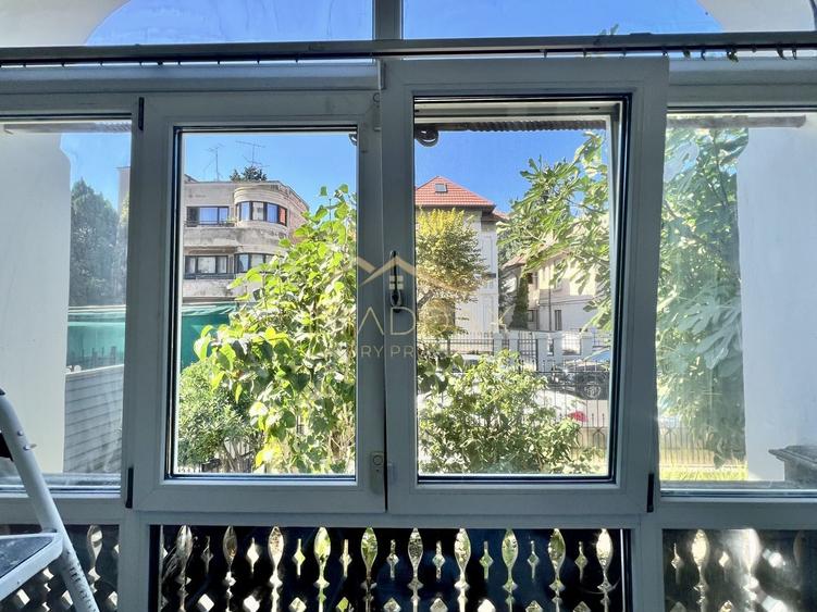 Casă individuală cu 6 camere cu Canalizare în Capitale