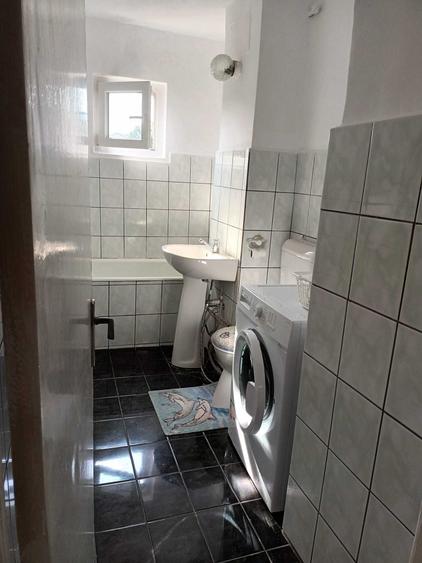 Garsonieră decomandată în Girocului