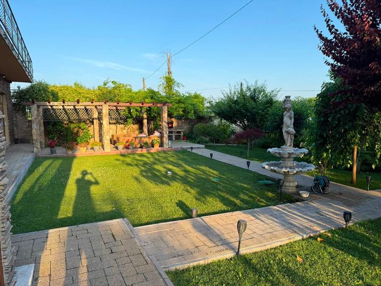 Casă cu 4 camere cu Teren 1000 Mp în Șindrilița