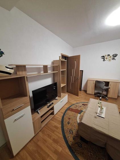 Apartament cu 2 camere decomandat în Girocului