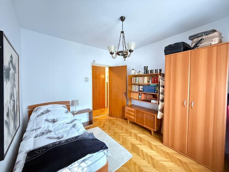 Apartament cu 4 camere decomandat în Arcul de Triumf