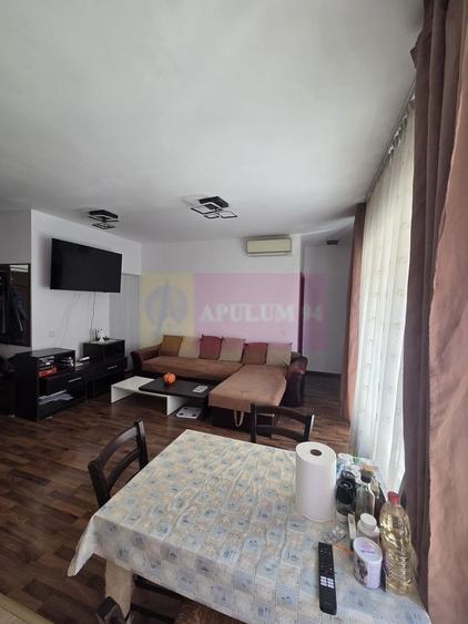 Apartament cu 3 camere decomandat în Titan