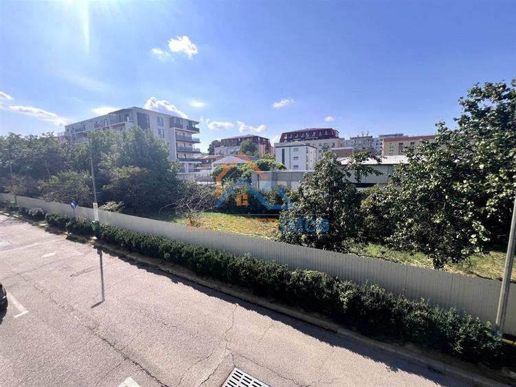 Apartament cu 3 camere decomandat, mobilat în Titan