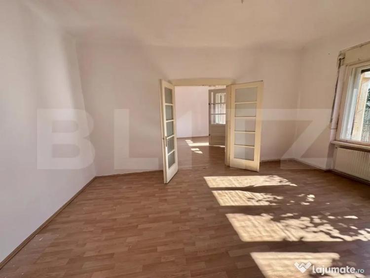 Casa cu arhitectura aparte ?i poten?ial comercial, in B - 6