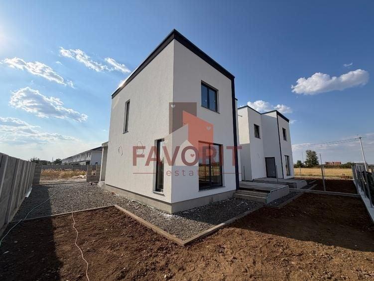 Duplex cu 4 camere cu Canalizare în Giroc