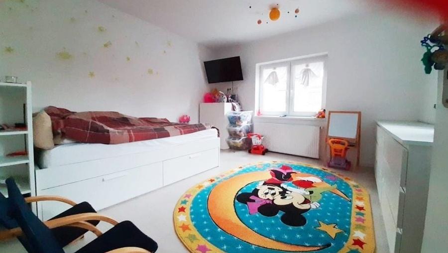 Casă individuală cu 4 camere cu Canalizare în Dâmbul Rotund