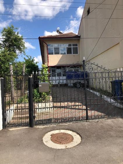 Casă cu 5 camere cu Teren 357 Mp în Central