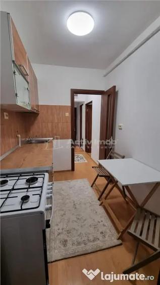 Garsonieră decomandată în Micro 20