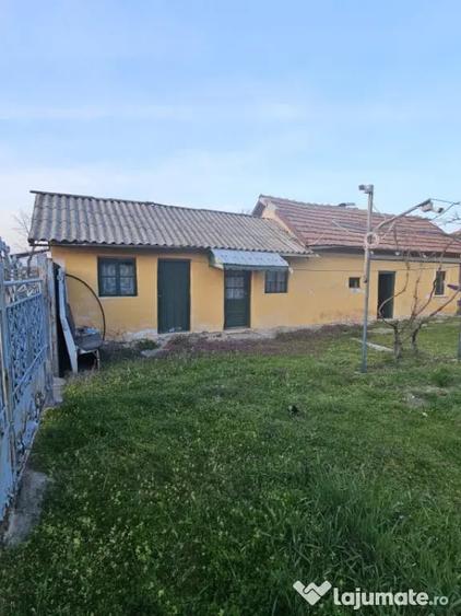 Casă cu 3 camere cu Teren 1090 Mp în Pielești