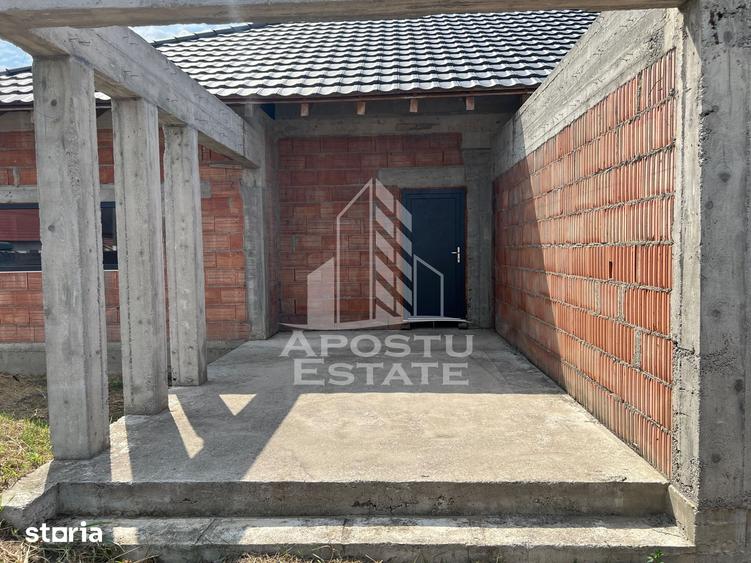 Casă cu 4 camere cu Teren 671 Mp în Parța
