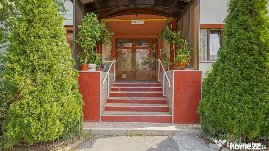 Apartament cu 3 camere decomandat în Astra