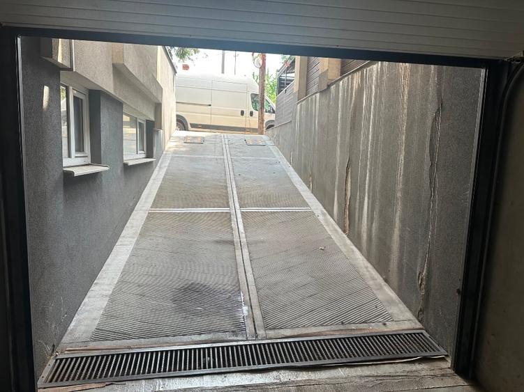Apartament cu 2 camere semidecomandat, mobilat în 1 Mai