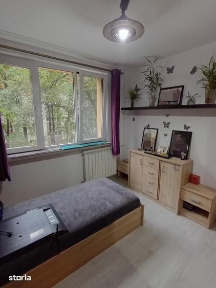 Apartament cu 3 camere decomandat în Drumul Taberei