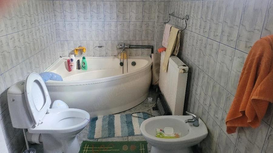 Casă cu 2 camere cu Teren 810 Mp în Central