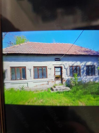 Casă cu 3 camere cu Teren 1400 Mp în Central