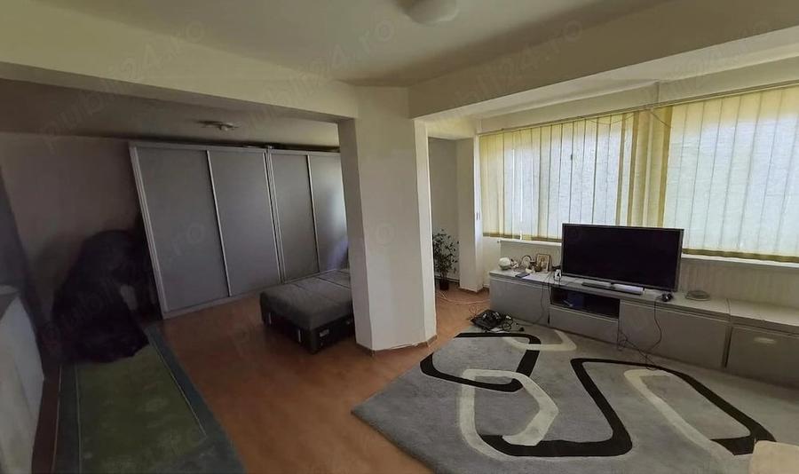 Casă cu Teren 577 Mp în Aninoasa