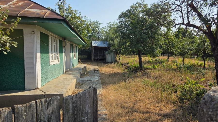 Casă cu 2 camere în Perieni