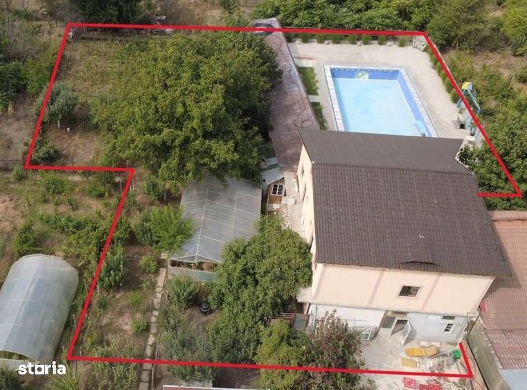 De vanzare - Proprietate cu Piscina, Teren generos si Cladire moderna - 2