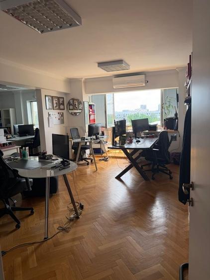 Apartament cu 3 camere decomandat în Calea Victoriei