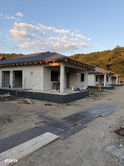 Casă cu 4 camere cu Teren 508 Mp în Primăverii