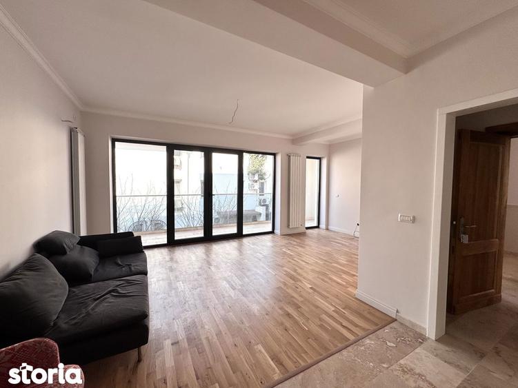 Apartament cu 3 camere în Tei