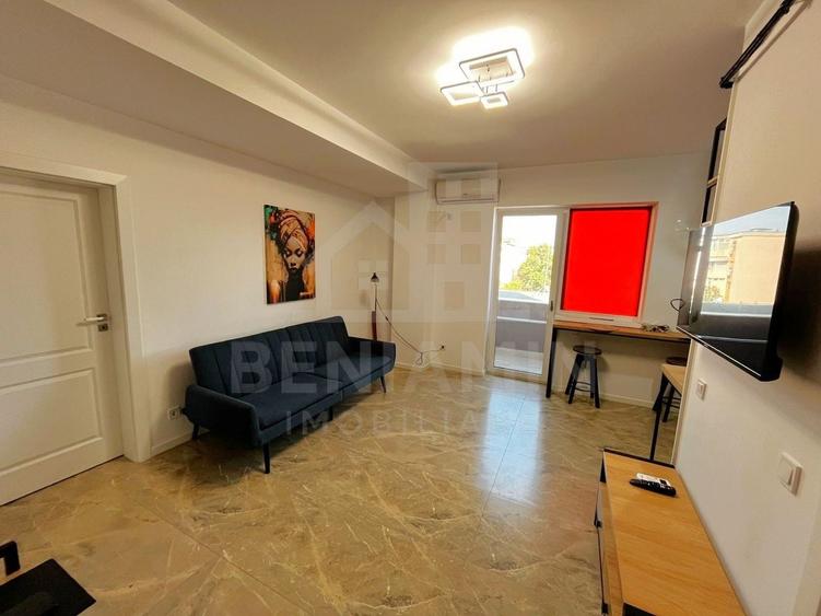 Apartament cu 2 camere semidecomandat, mobilat în Rovine