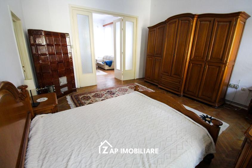 Casă individuală cu 5 camere cu Canalizare în Central