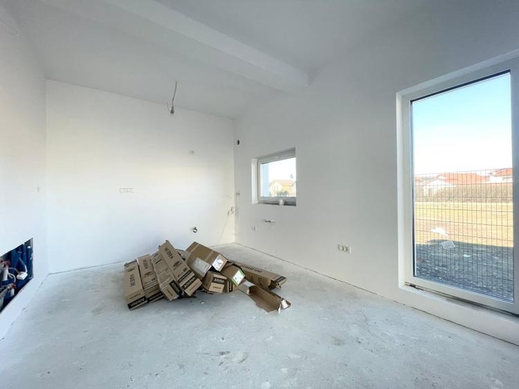 Duplex cu 4 camere cu Canalizare în Moșnița Veche