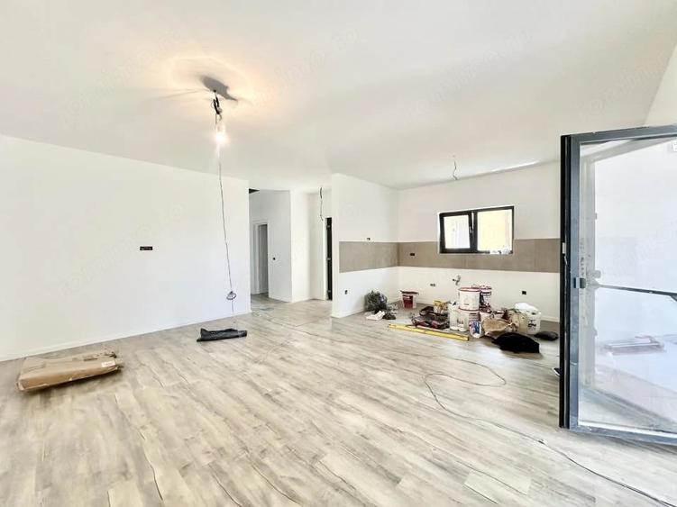 Casă cu 3 camere cu Teren 332 Mp în Albina