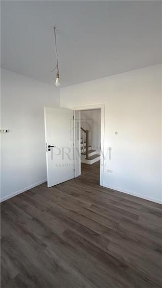 Duplex cu 4 camere cu Canalizare în Moșnița Nouă