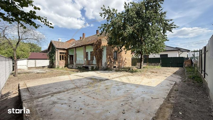 Casă cu 5 camere cu Canalizare în Central