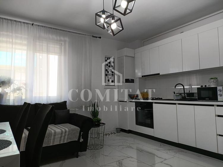 Apartament cu 3 camere semidecomandat, mobilat în Florești