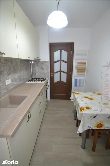 Apartament cu 3 camere decomandat în Florilor