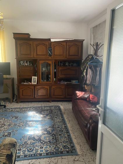 Casă individuală cu 6 camere cu Garaj în Km 5
