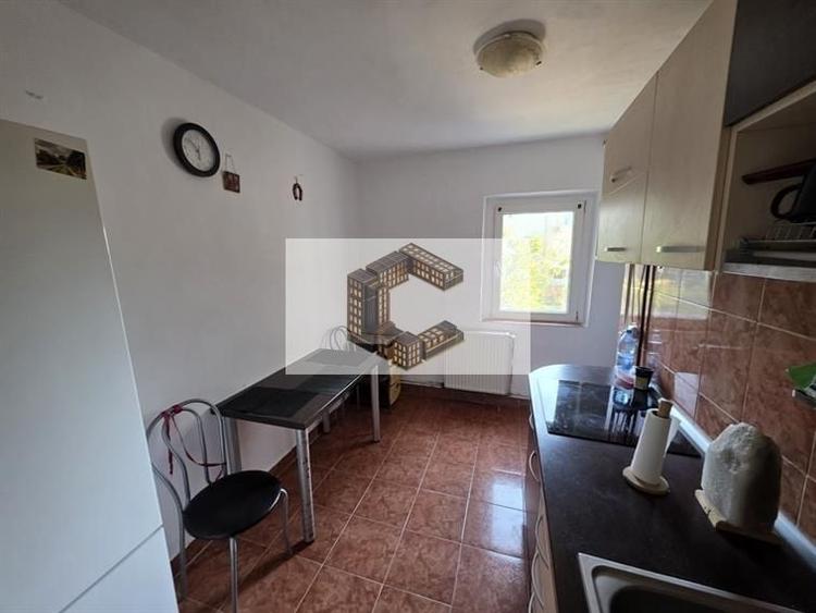 Apartament cu 3 camere decomandat, mobilat în Girocului