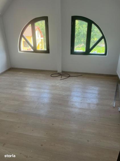 Casă cu 4 camere cu Teren 350 Mp în Central
