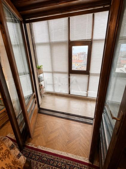 Apartament cu 3 camere decomandat, mobilat în P-ța Victoriei