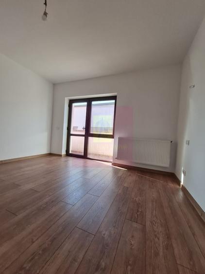Casă individuală cu 5 camere decomandat cu Canalizare în Central