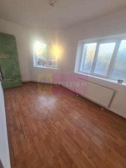 Casă individuală cu 4 camere cu Canalizare în Central