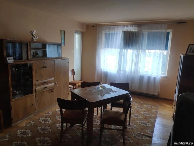 Apartament cu 3 camere decomandat în Astra