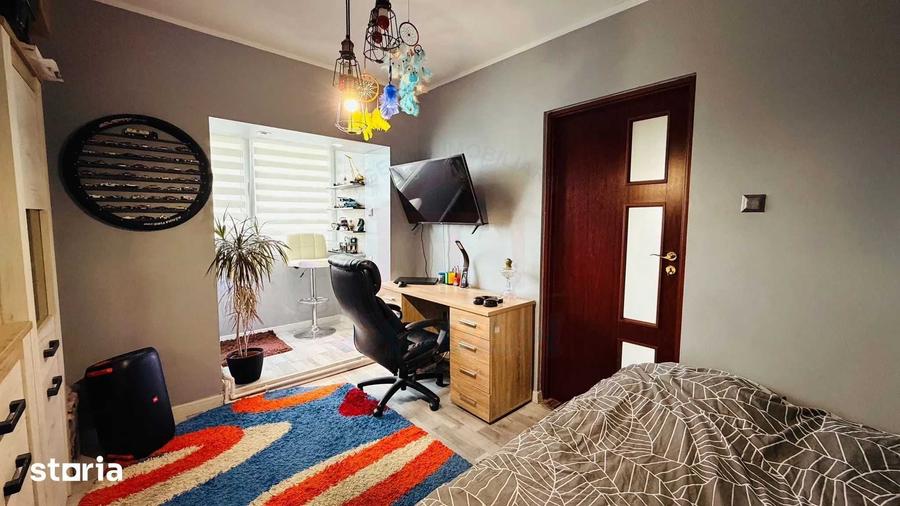 Apartament cu 4 camere decomandat în Piața Centrală