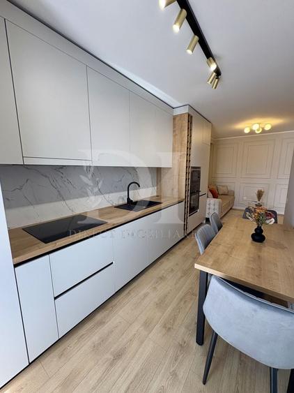 Apartament cu 3 camere semidecomandat, mobilat în Florești