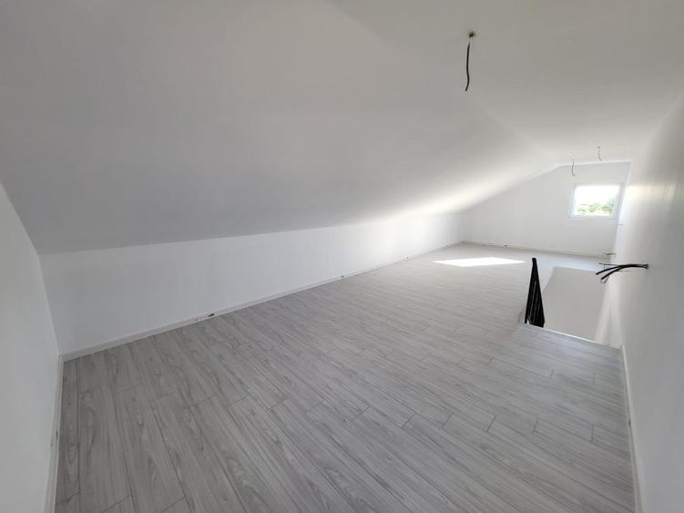 Duplex spatios cu 4 camere si mansarda cu placa de beton,gata de mutat - 10