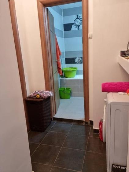 Apartament cu 4 camere decomandat, mobilat în Băneasa