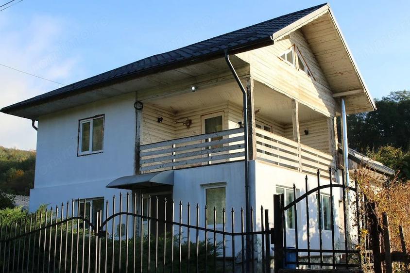 Casă cu Teren 1560 Mp în Crasna