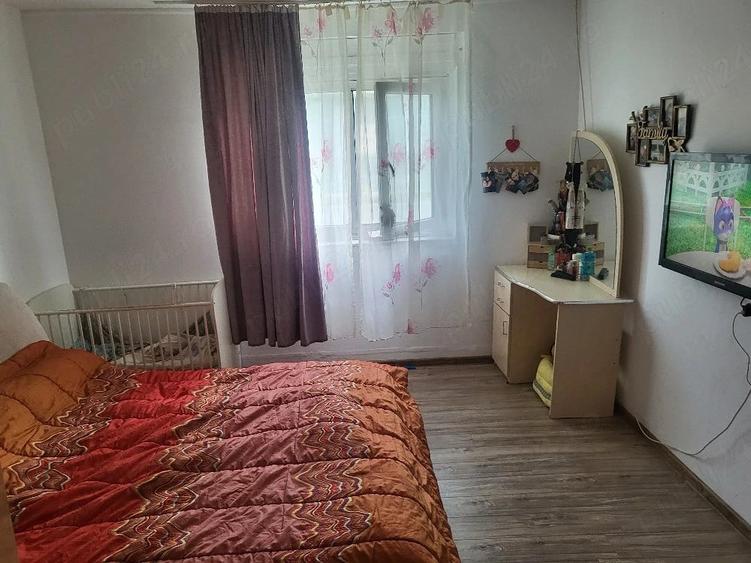 Casă cu 4 camere cu Teren 4000 Mp în Central