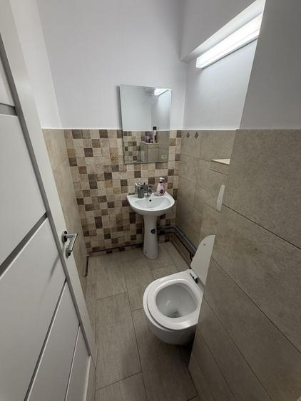 Apartament cu 3 camere decomandat în Podul de Fier