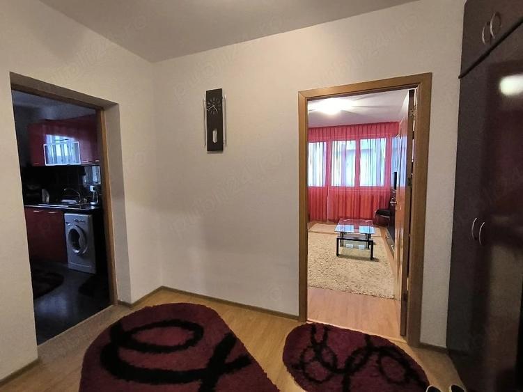 Apartament cu 3 camere decomandat în Horia