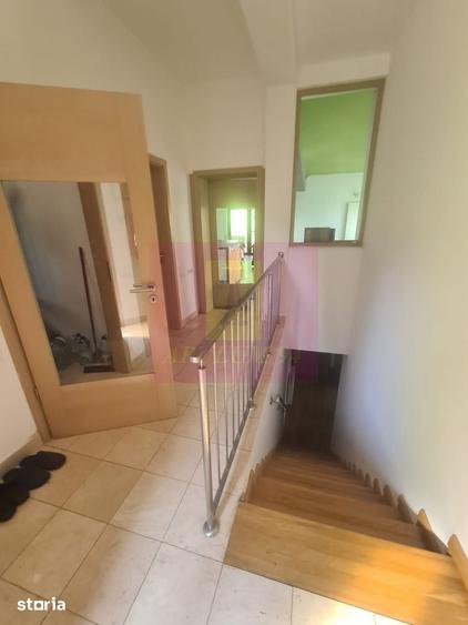 Casă cu 6 camere cu Teren 6600 Mp în Cornu