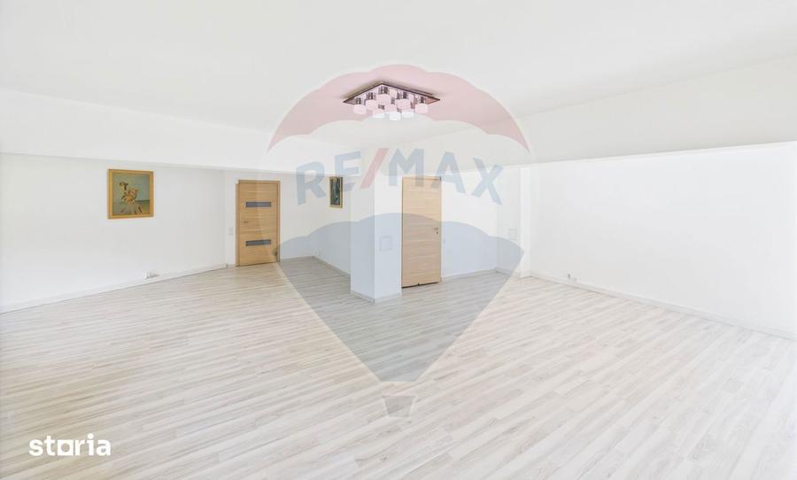 Apartament cu 5 camere în Tineretului